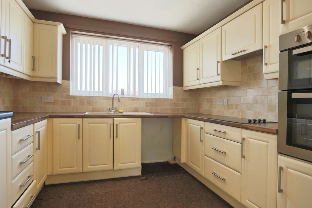 Property photo 2 of 7 4143815