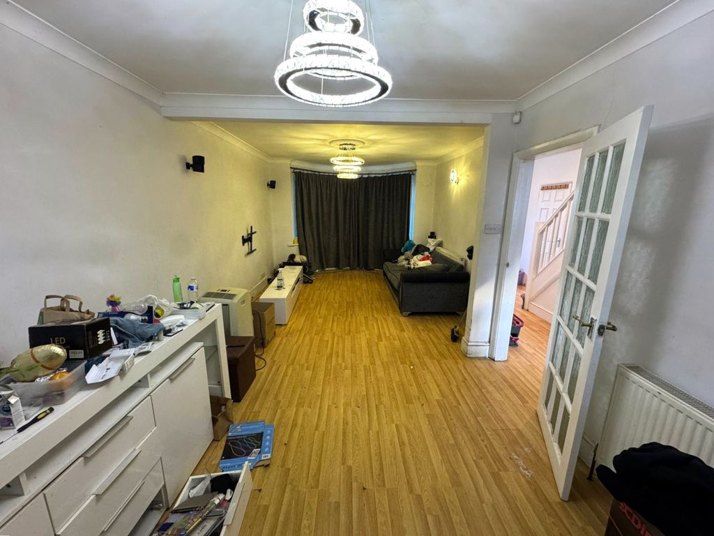 Property photo 2 of 11 Gallery