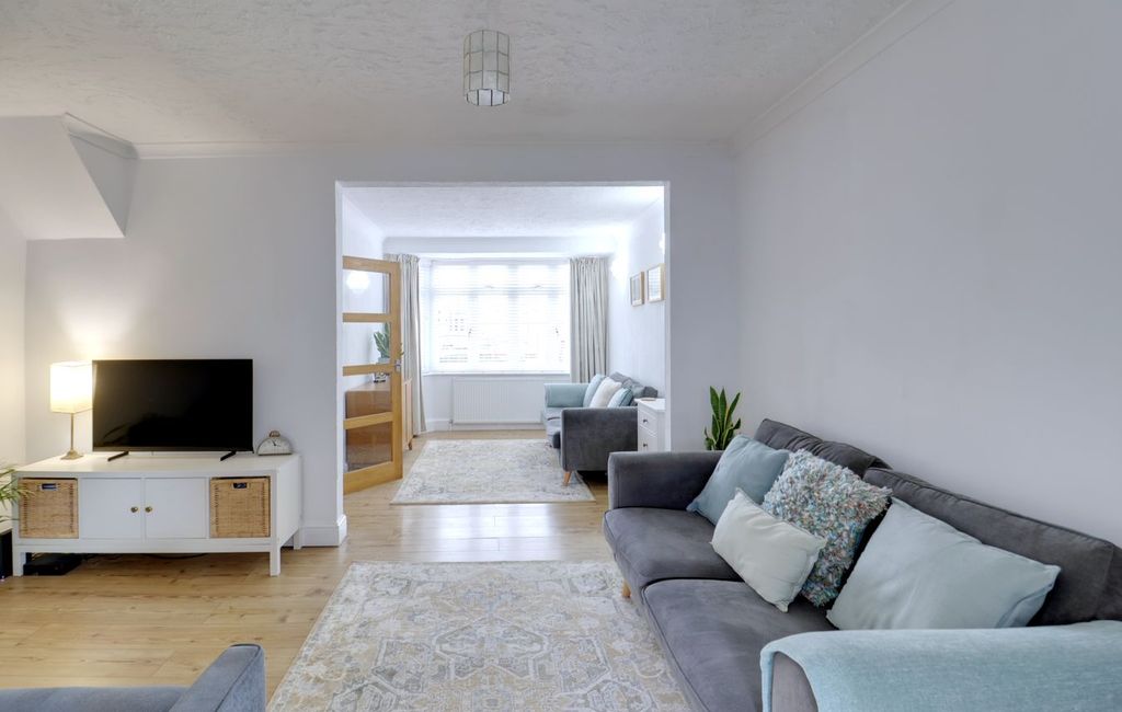 Property photo 2 of 18