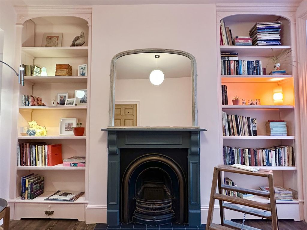 Property photo 3 of 28