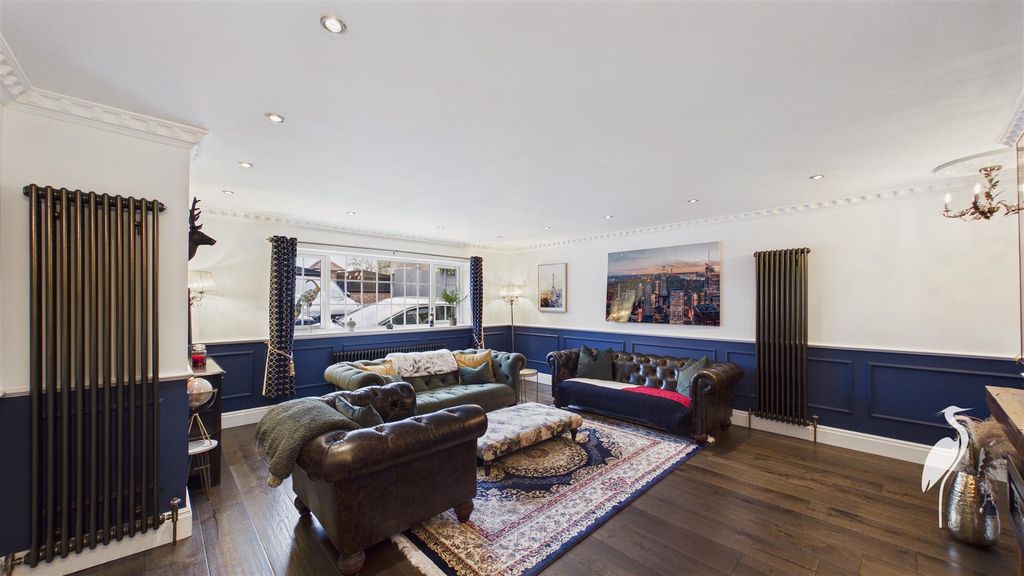 Property photo 2 of 50 Lounge