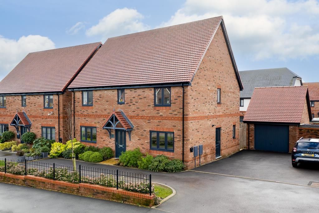 Property photo 1 of 35 68 London Road, Priors Hall-1.Jpg