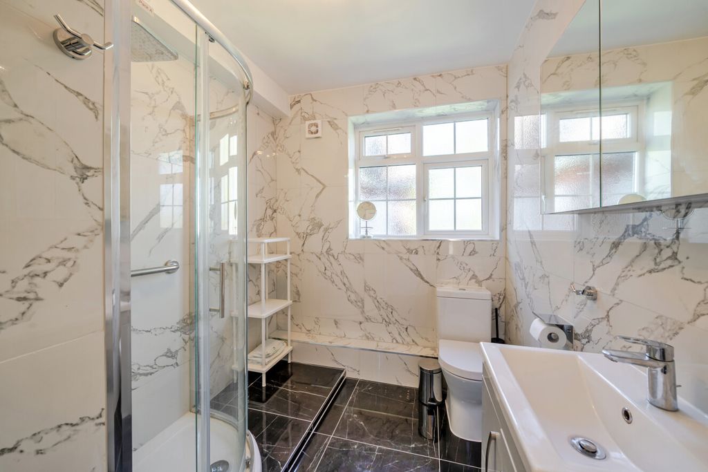 Property photo 3 of 18 1449927-9-69Ea02c...