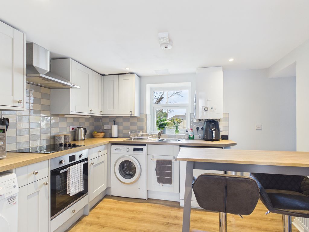 Property photo 2 of 10 Kitchen