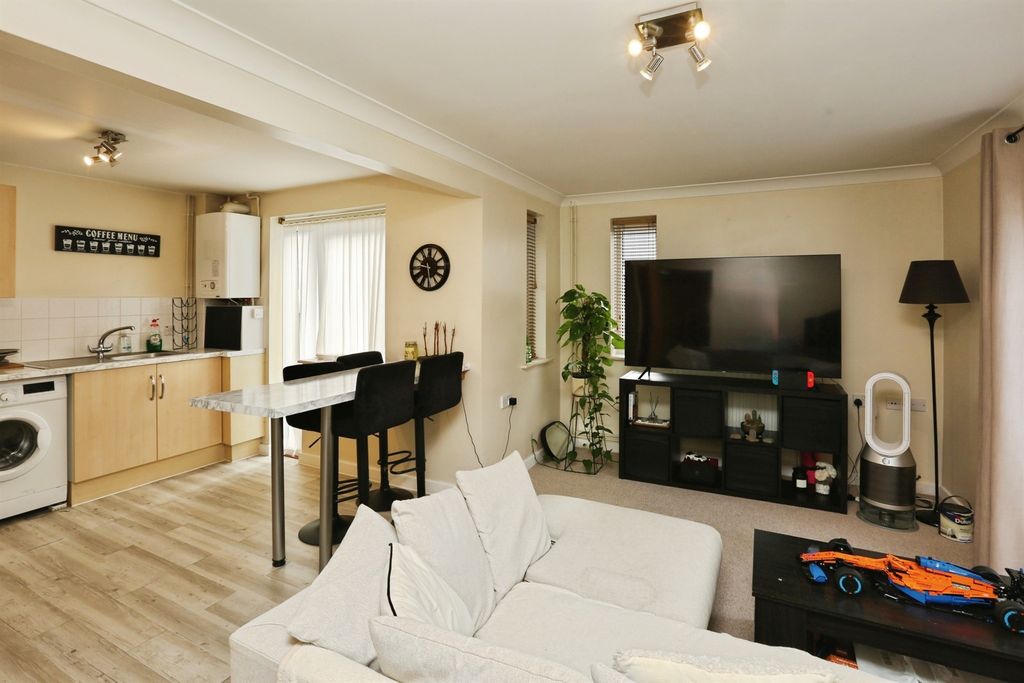 Property photo 3 of 13