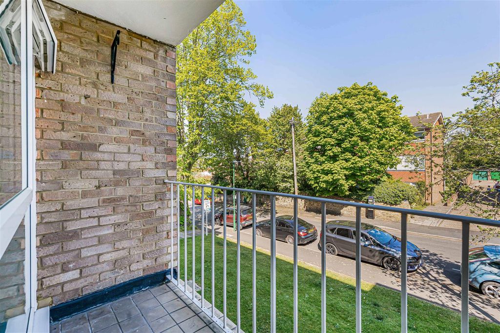 Property photo 3 of 9 15_80040.Jpg