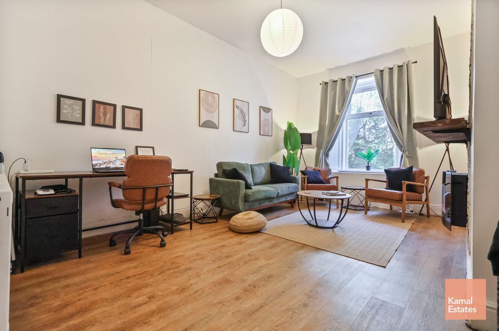 Property photo 2 of 18