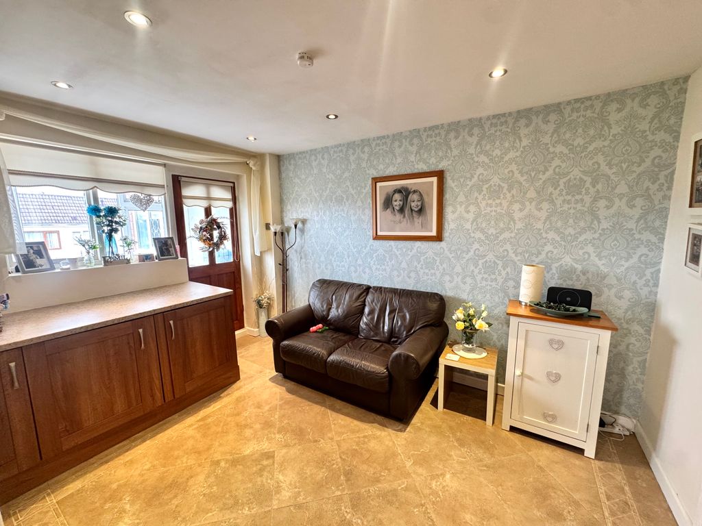 Property photo 2 of 27