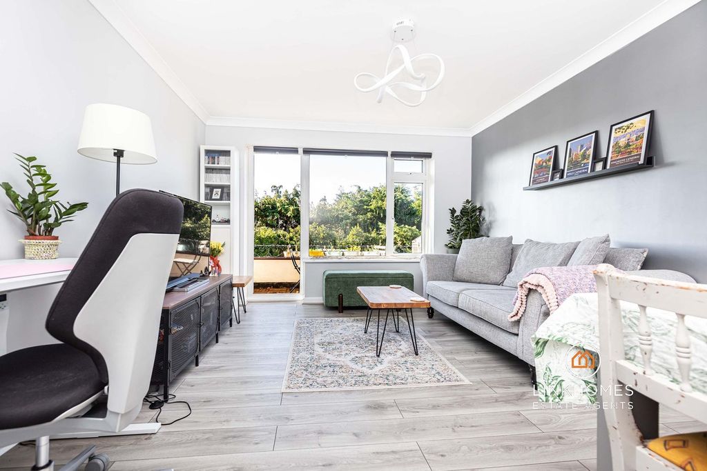 Property photo 3 of 21