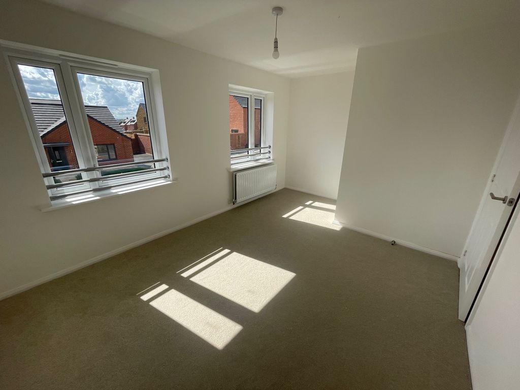 Property photo 3 of 11