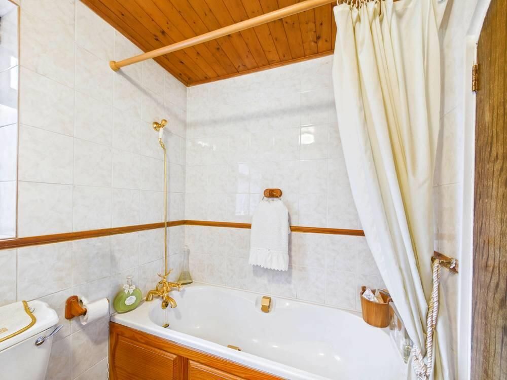 Property photo 3 of 15 Bathroom