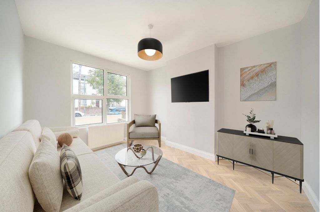 Property photo 2 of 8 Picture No. 53