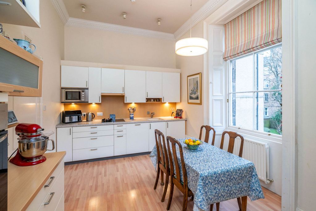 Property photo 3 of 41