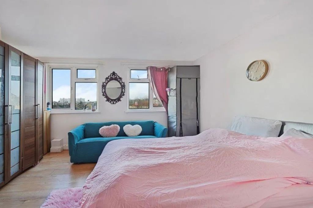 Property photo 2 of 12