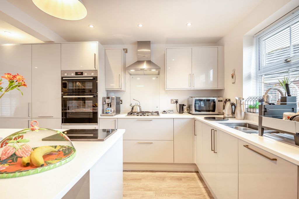 Property photo 2 of 22