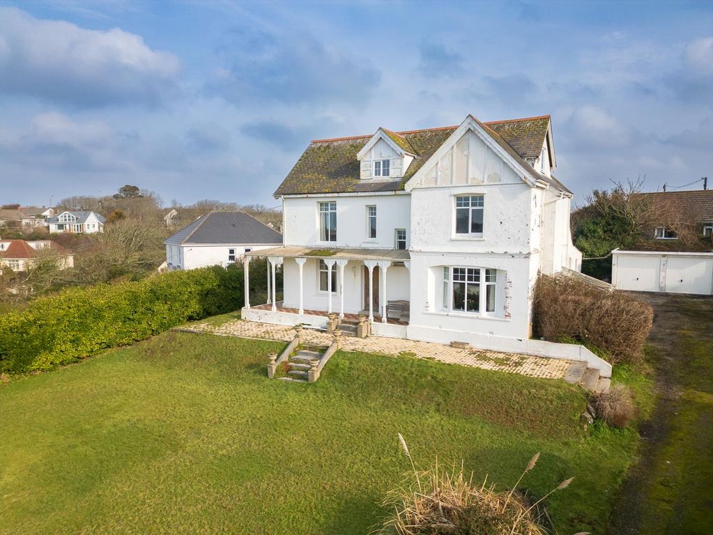 Property photo 1 of 48 Parc Wollas, Mullion-05.Jpg