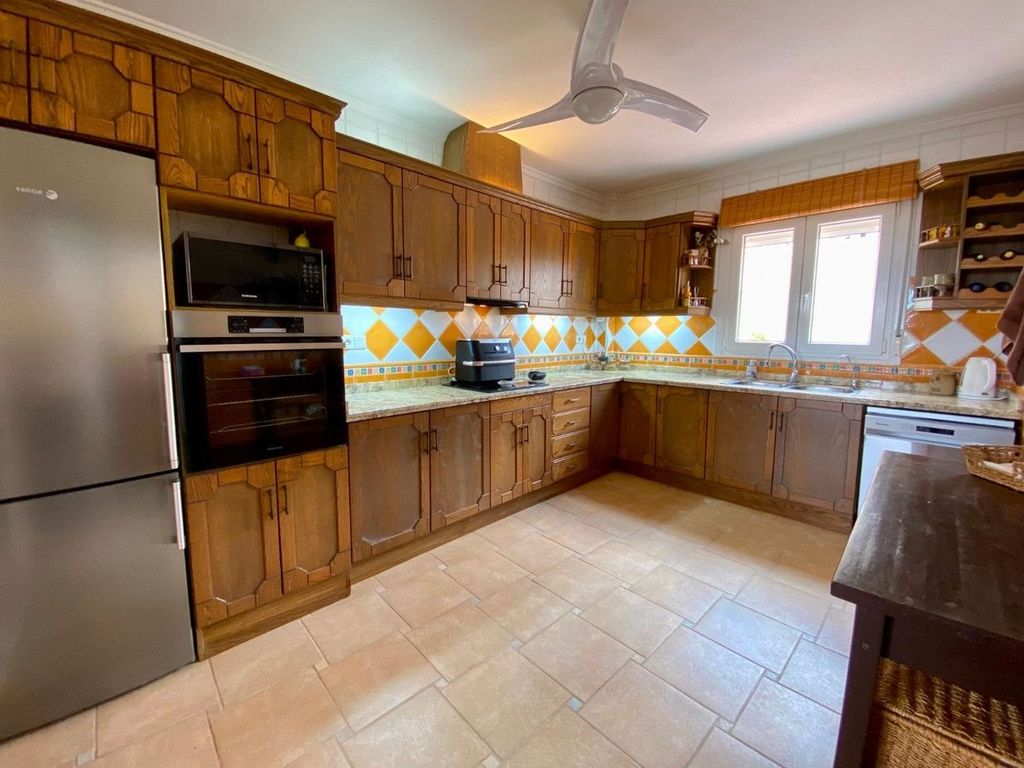 Property photo 3 of 50