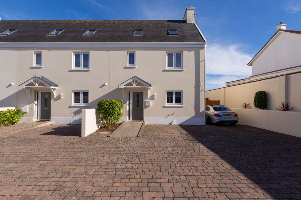 Property photo 2 of 43