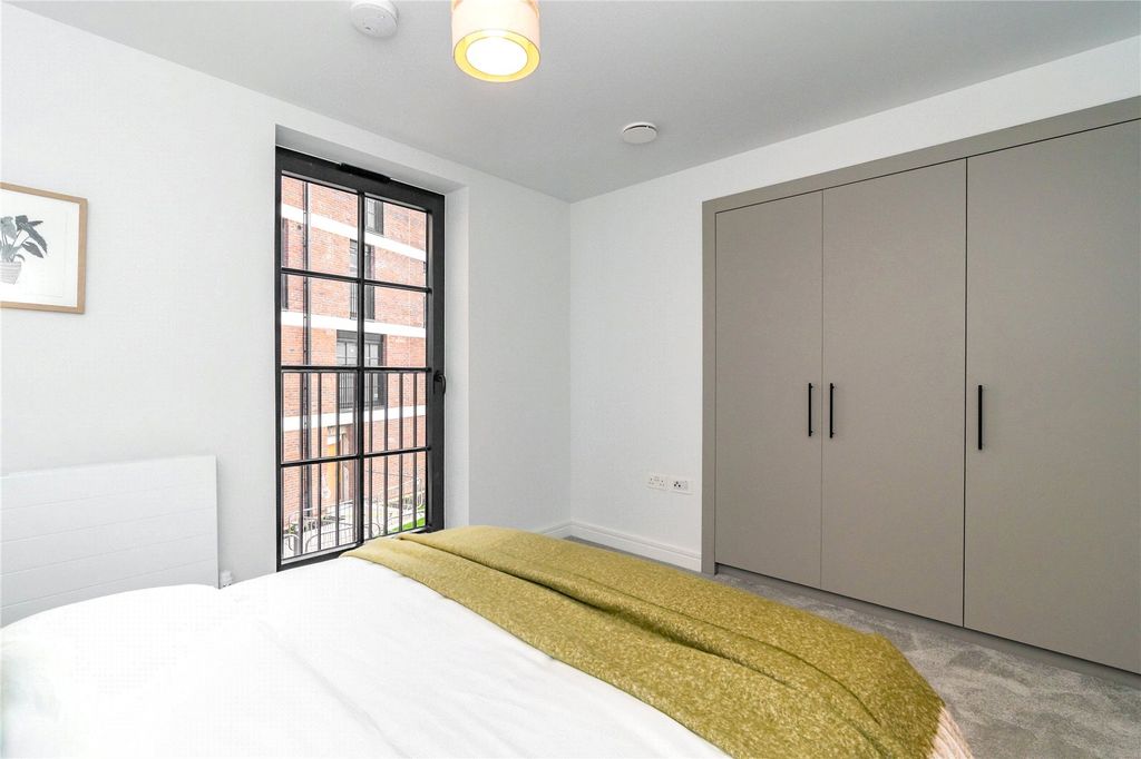 Property photo 2 of 21 Picture No. 23