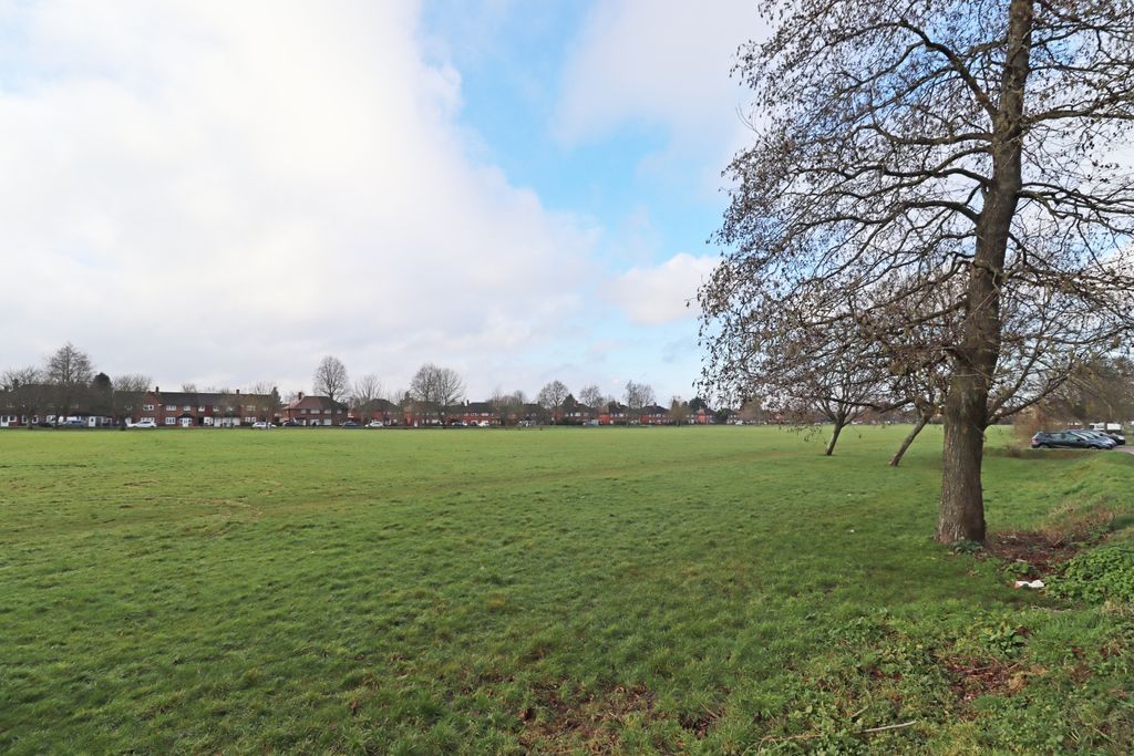 Property photo 2 of 14 Green