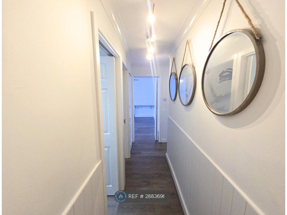 Property photo 2 of 16 Hallway