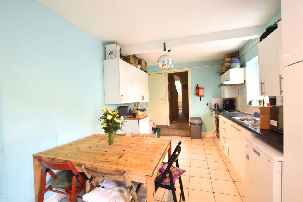 Property photo 3 of 12 Kitchen