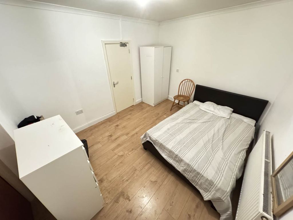 Property photo 2 of 4 Studio Room