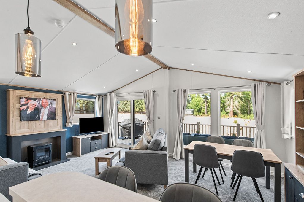 Property photo 3 of 20