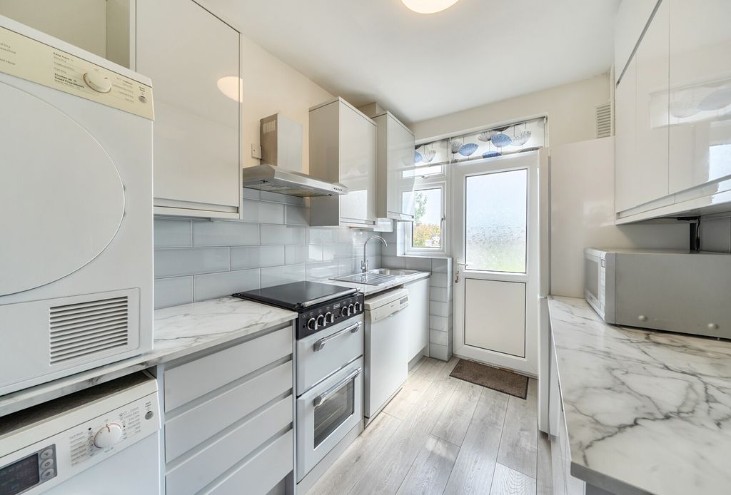 Property photo 3 of 11 1473000-11-6A2Fd7...