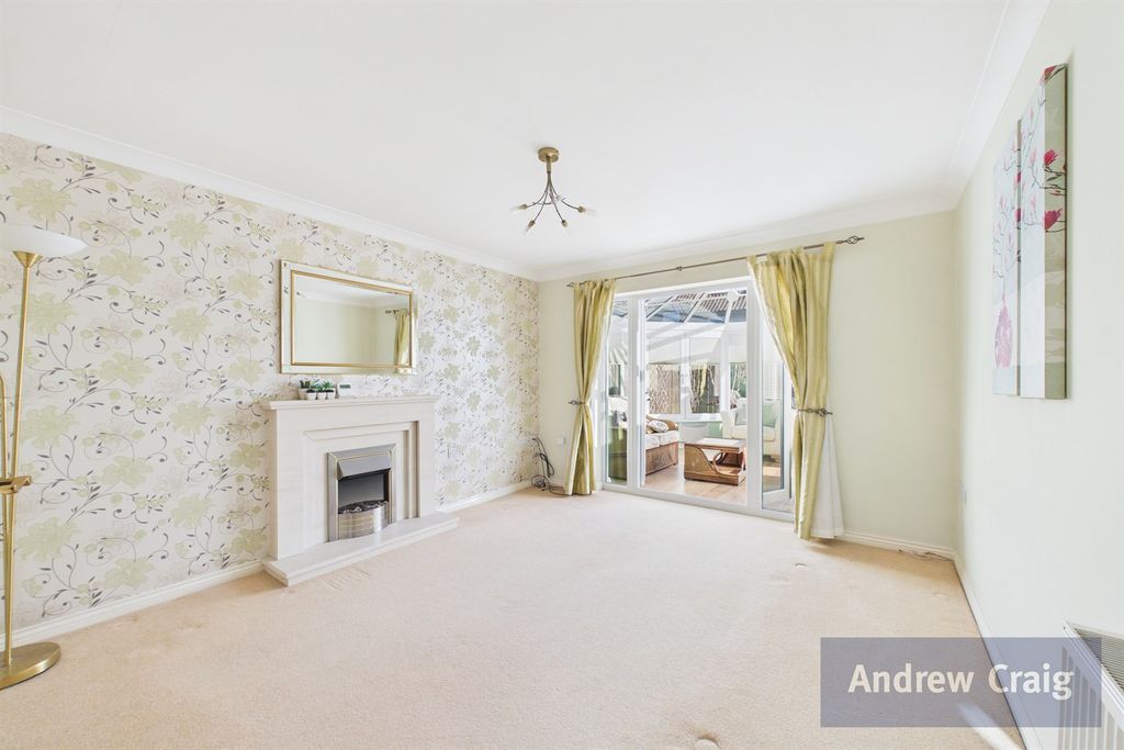 Property photo 2 of 24 Lounge