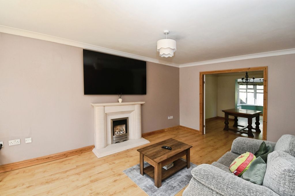 Property photo 3 of 28 Living Room