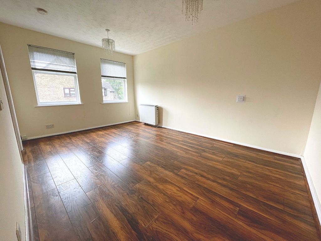 Property photo 3 of 10 3547644