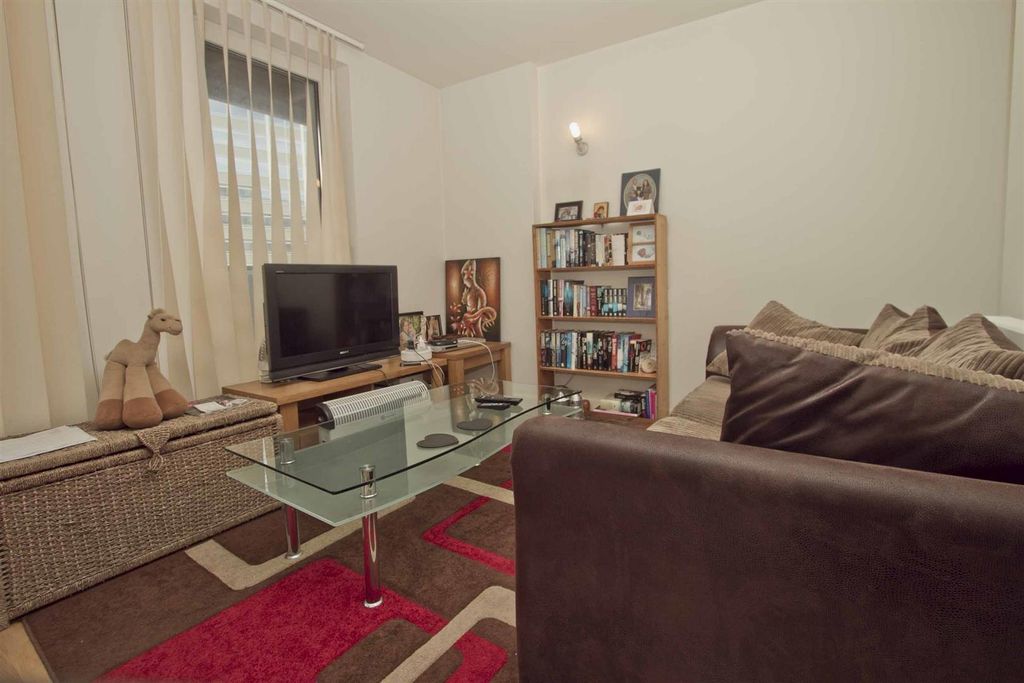 Property photo 2 of 6 Lounge (1).Jpg