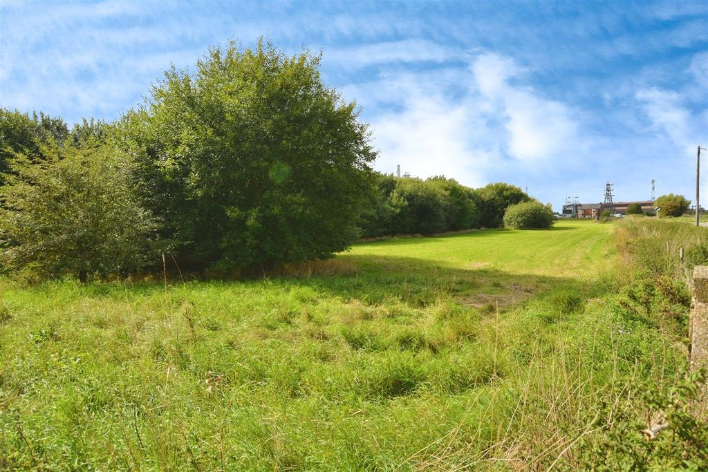 Property photo 3 of 7 Land