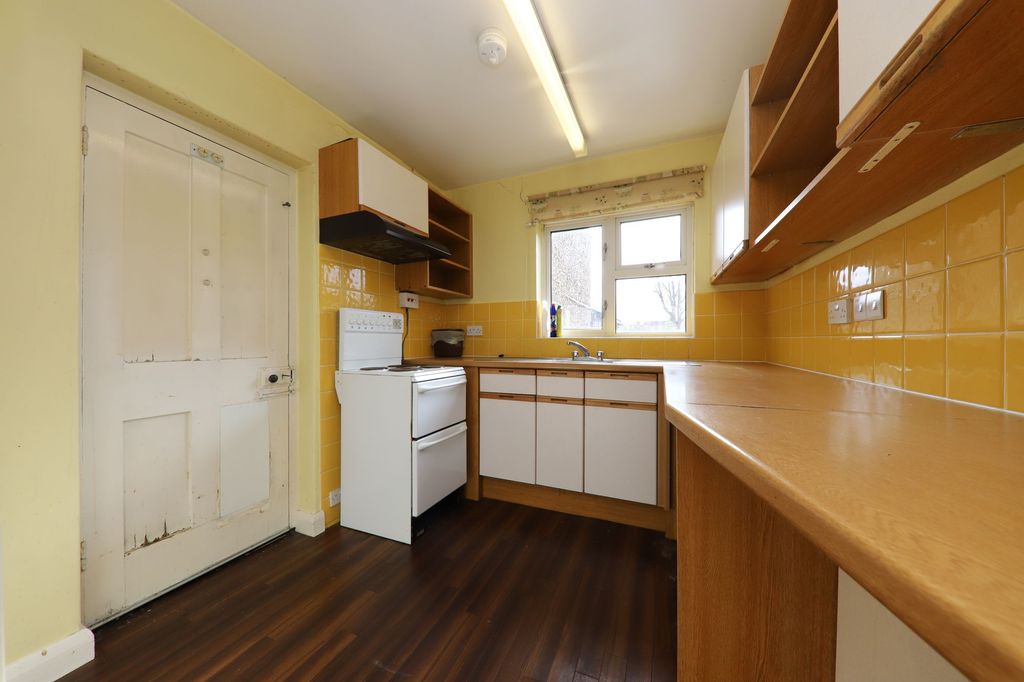 Property photo 3 of 14 Kitchen
