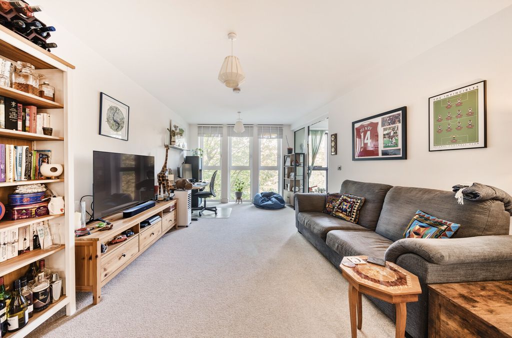 Property photo 2 of 11