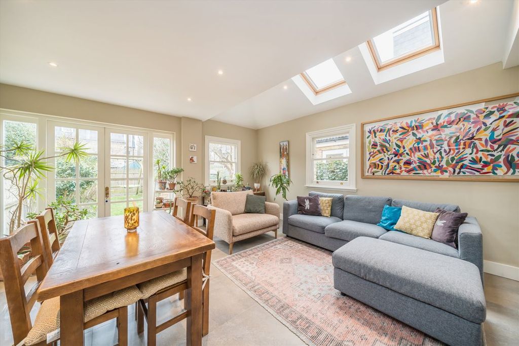 Property photo 3 of 8