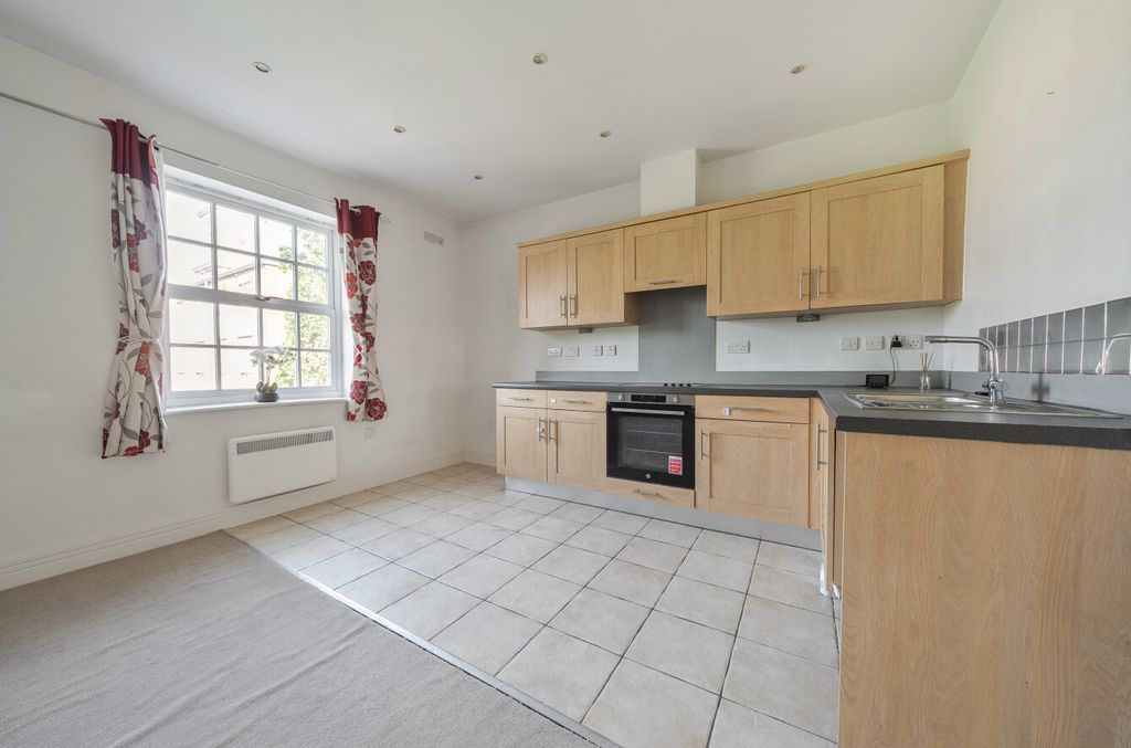 Property photo 3 of 13 1482597-12-6A3c1A...