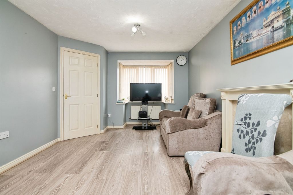 Property photo 2 of 17