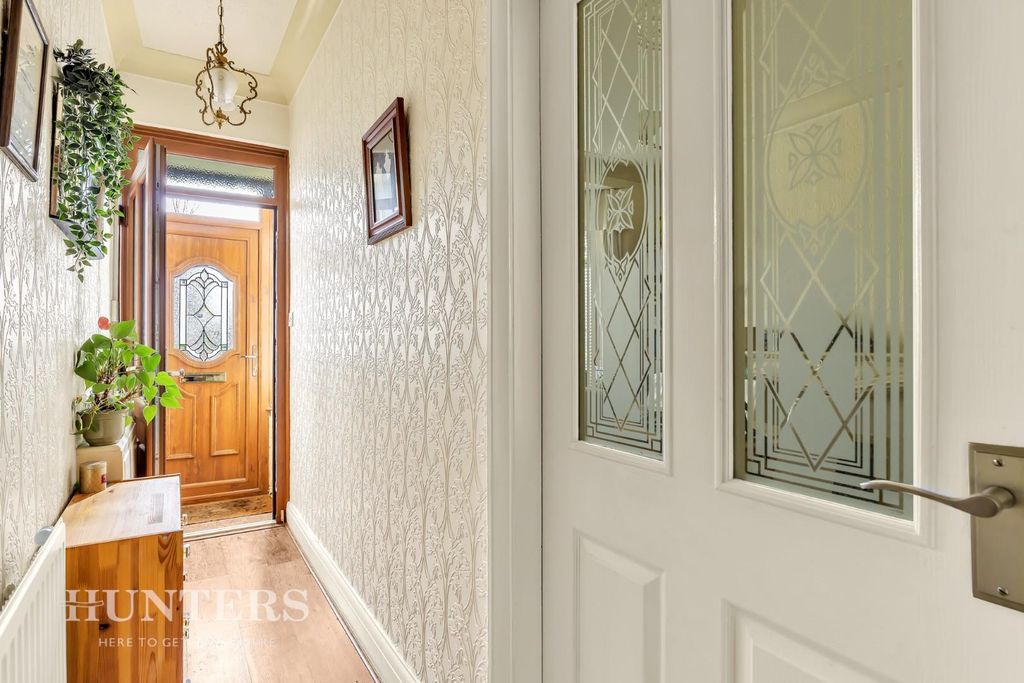 Property photo 2 of 18 Hallway