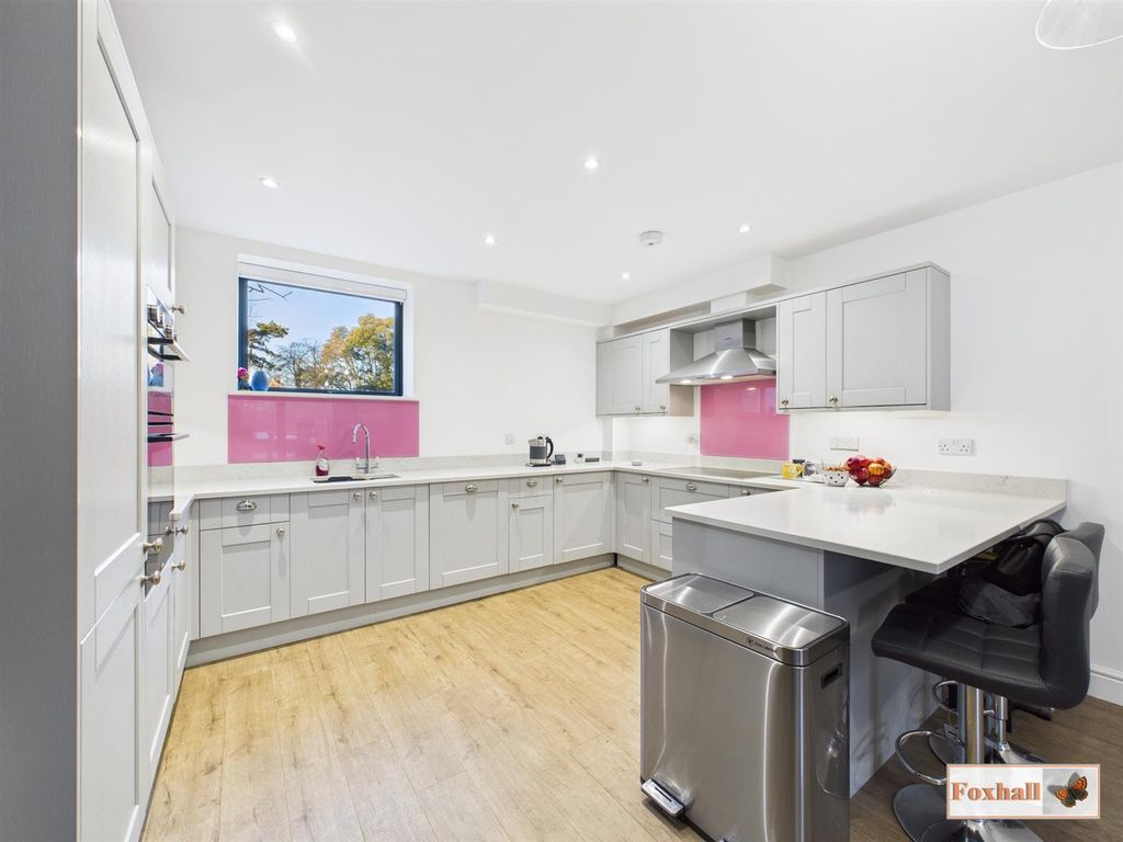 Property photo 2 of 39 Kitchen / Diner