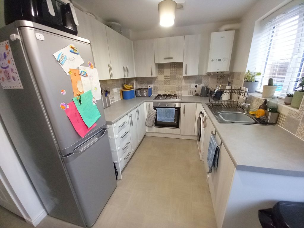 Property photo 3 of 9 Dining Kitchen