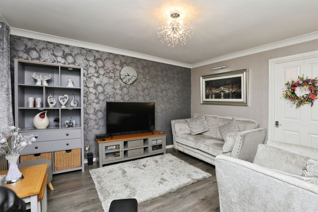 Property photo 3 of 15 Lounge