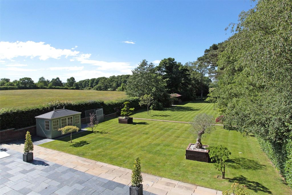 Property photo 2 of 22 Gardens