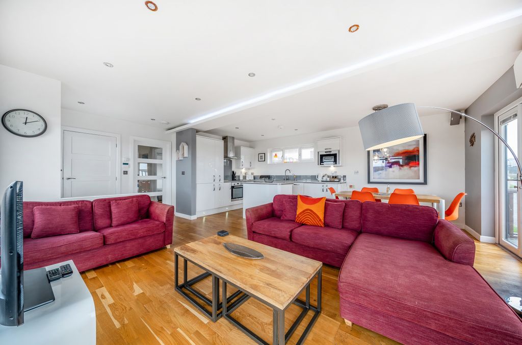 Property photo 3 of 18 Tv Area