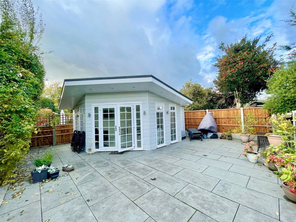 Property photo 3 of 23 Picture No. 13