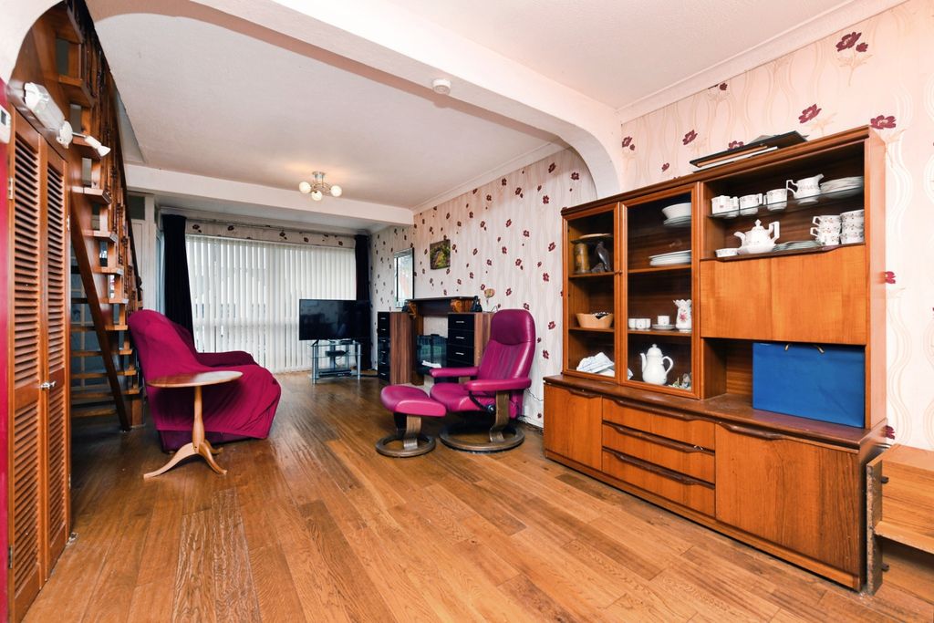 Property photo 3 of 16