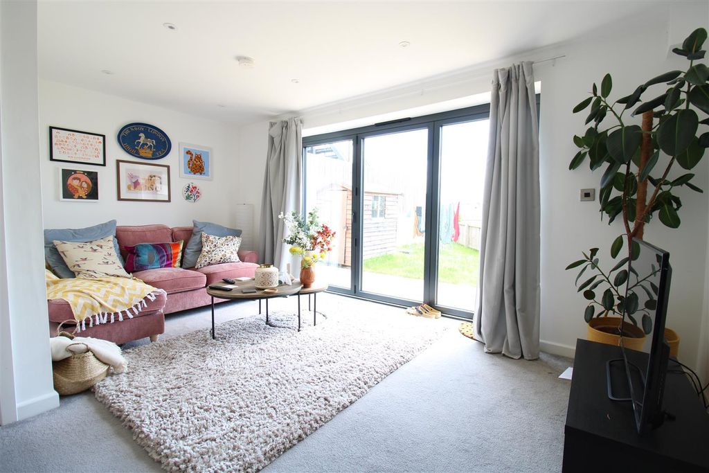 Additional image 13 of 3 bed property to rent71 Arctic Road, Cowes, Isle Of Wight PO31