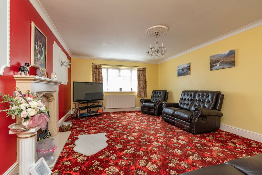 Property photo 2 of 17