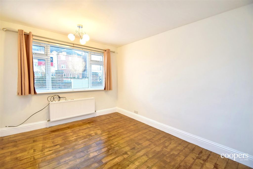 Property photo 3 of 9 Living Room